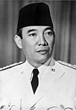 https://upload.wikimedia.org/wikipedia/commons/thumb/0/01/Presiden_Sukarno.jpg/110px-Presiden_Sukarno.jpg
